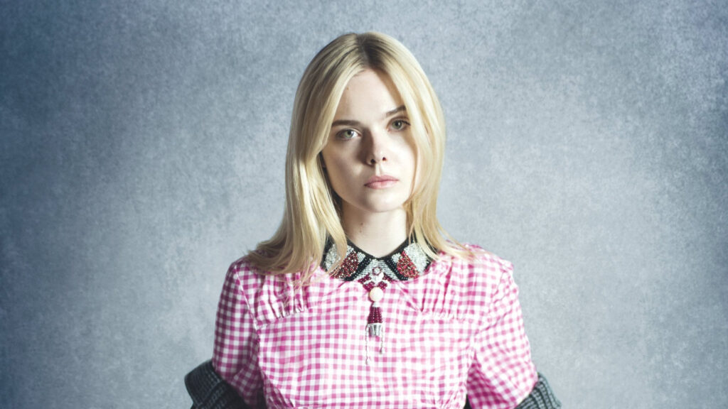 Elle Fanning Portrait in Pink Gingham Desktop Wallpaper