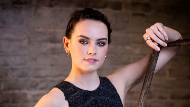Daisy Ridley Portrait in Charcoal Grey Top 4K Desktop Wallpaper
