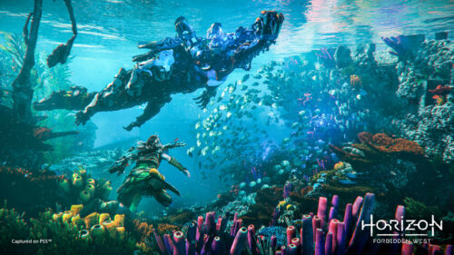 Aloy Swimming Underwater with a Machine Desktop Wallpaper