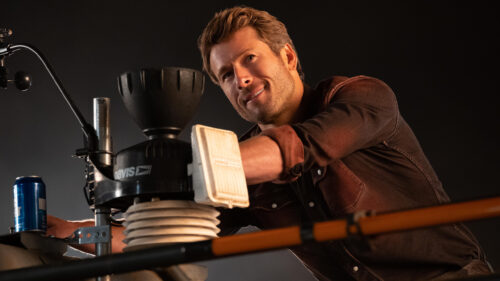 Glen Powell Character in Twisters Movie 4K Desktop Wallpaper