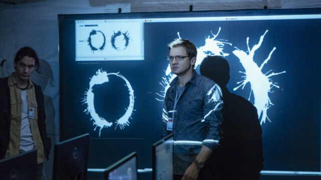 Ian Donnelly and Agent Halpern in Arrival Movie Desktop Wallpaper
