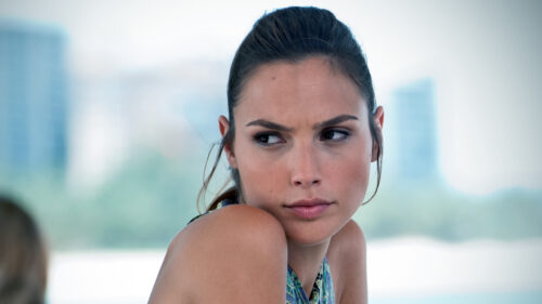 Gal Gadot Focused Gaze Close-Up Desktop Wallpaper