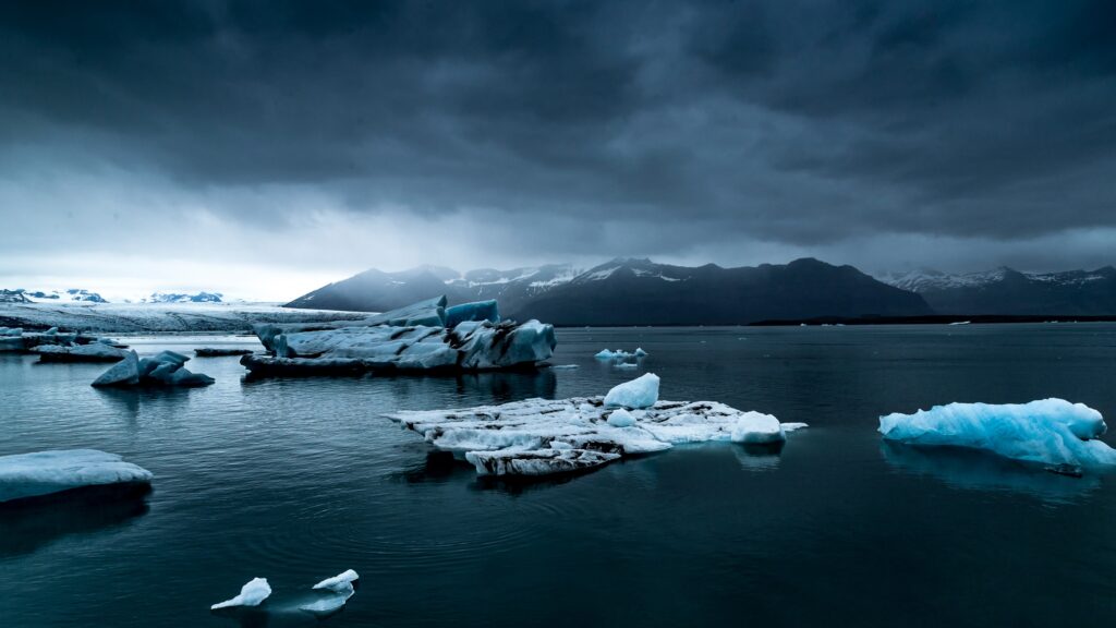 Dramatic Glacial Lagoon Jökulsárlón Iceland 4K Wallpaper