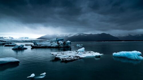 Dramatic Glacial Lagoon Jökulsárlón Iceland 4K Wallpaper