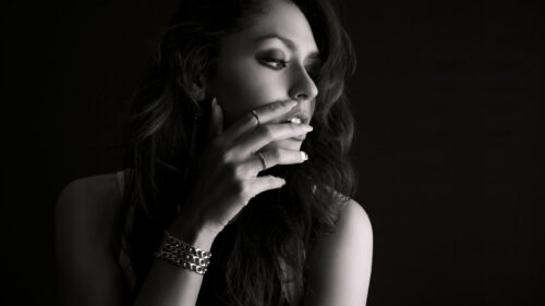 Portrait of a Glamorous Woman in Black and White Desktop Wallpaper