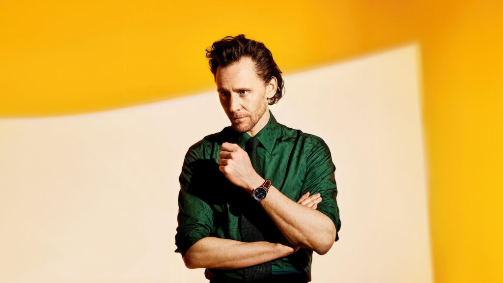 Tom Hiddleston in Green Shirt 4K Desktop Wallpaper