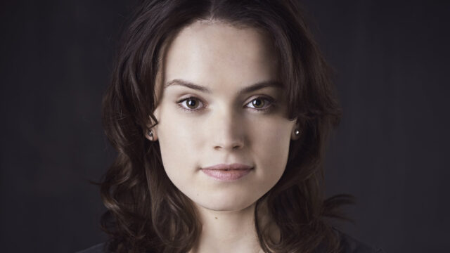 Stunning Daisy Ridley Close-up Portrait Desktop Wallpaper