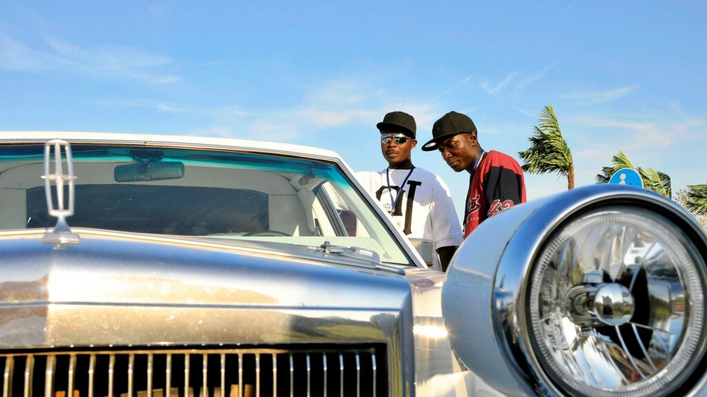 Two Men Admiring a Vintage Lincoln Luxury Car 4K Desktop Wallpaper