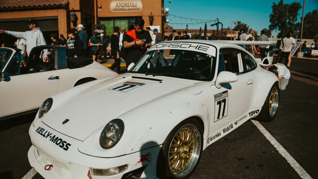 Kelly-Moss Porsche 993 RSR Race Car White 4K Desktop Wallpaper