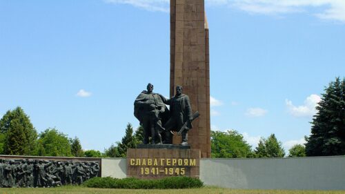 Soviet WWII Monument Tribute Statue Historical 4K Desktop Wallpaper