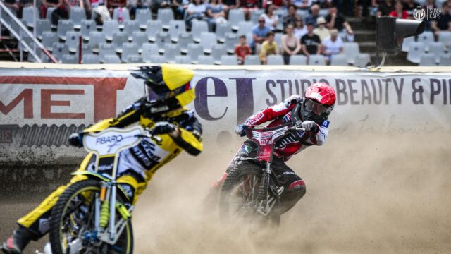 Thrilling Speedway Motorcycle Race Action Desktop Wallpaper