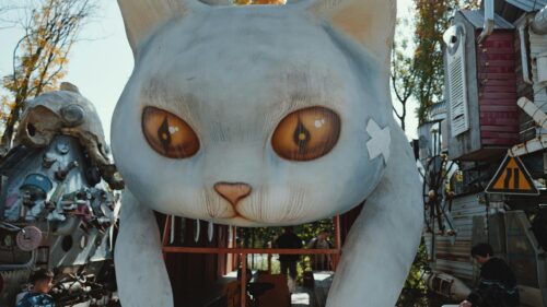 Giant Surreal Cat Sculpture in Quirky Art Park PC Wallpaper