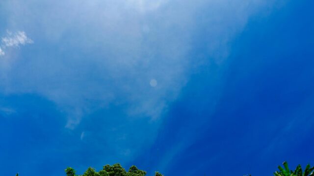Stunning Deep Blue Sky with Wispy Clouds Desktop Wallpaper