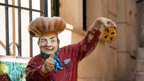 Funny Chef Statue with Paella Pan High Resolution Desktop Wallpaper