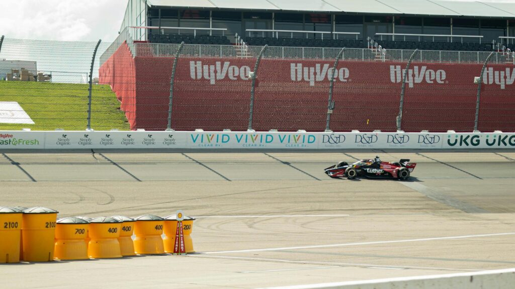 IndyCar Racing Action at Iowa Speedway 4K Desktop Wallpaper