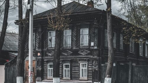 Rustic Dark Wooden Russian Architectural House 4K Desktop Wallpaper