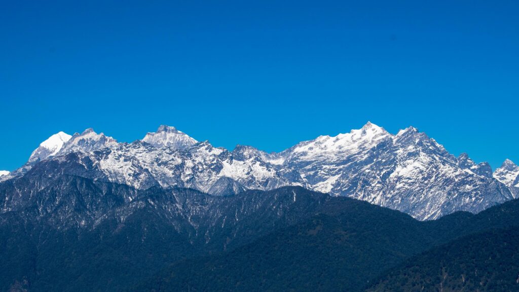 Majestic Snow-Capped Himalayan Mountain Range Peak 4K Wallpaper