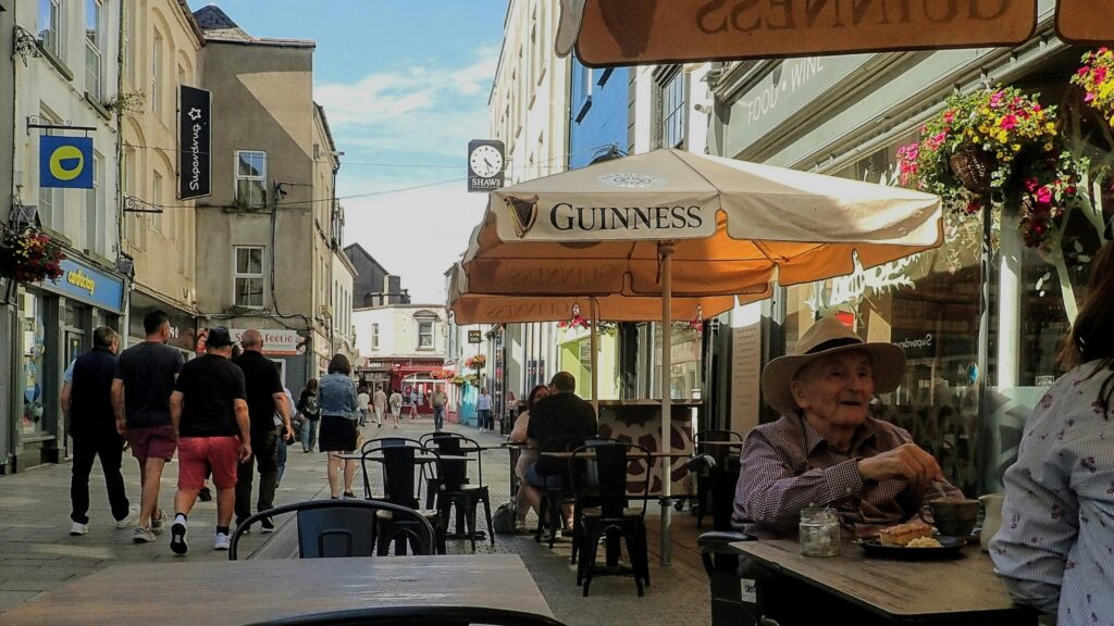Sunny Day Street Cafe in Ireland Town Center Desktop Wallpaper