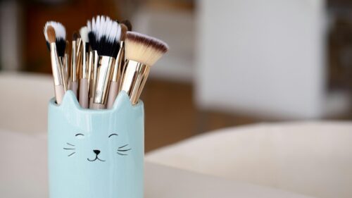 Cute Blue Cat Makeup Brush Holder Desktop Wallpaper