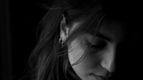 Close-up Portrait of a Woman in Dramatic Monochrome PC Wallpaper