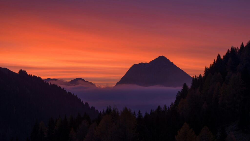 Stunning Mountain Sunset Above Foggy Valley 4K Desktop Wallpaper