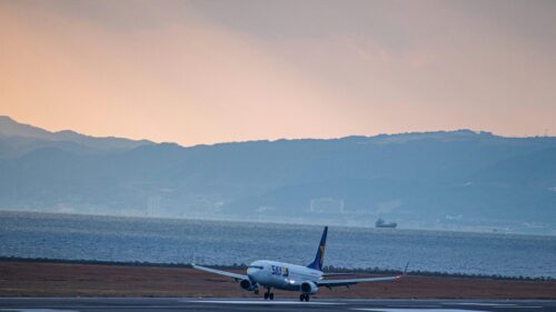 Skymark Airlines Boeing 737 Landing at Sunset Desktop Wallpaper