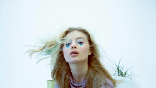 Blonde Girl with Sparkling Blue Eye Makeup 4K Desktop Wallpaper