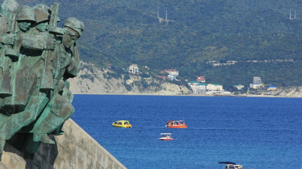 Soviet War Memorial Statue overlooking the Sunny Black Sea 4K Wallpaper