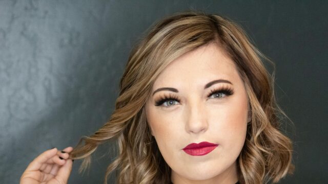 Stunning Portrait of a Woman with Red Lips and Glamorous Makeup 4K Desktop Wallpaper