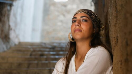Beautiful Woman in Headscarf Portrait 4K Desktop Wallpaper