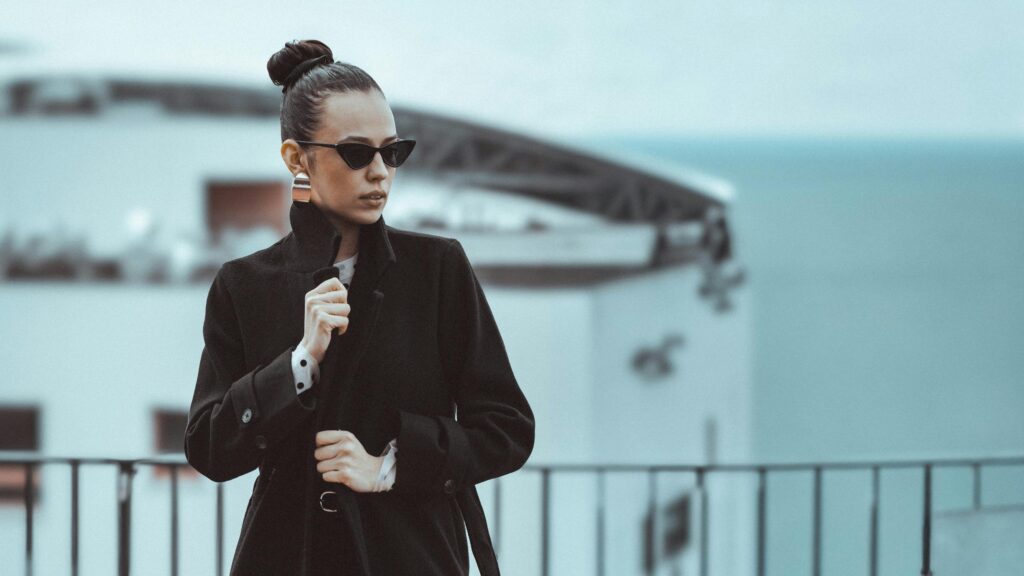 Chic Woman in Black Coat Street Fashion 4K Desktop Wallpaper