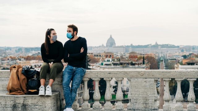 Couple Sitting at Pincio Terrace overlooking St Peter's Basilica Desktop Wallpaper