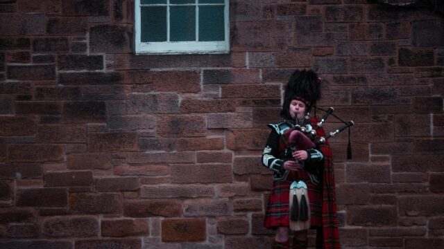 Scottish Bagpiper in Traditional Kilt Attire 4K Desktop Wallpaper