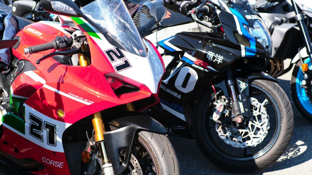 Ducati Panigale V2 and Suzuki GSX-R Sportbikes Close-Up 4K Wallpaper