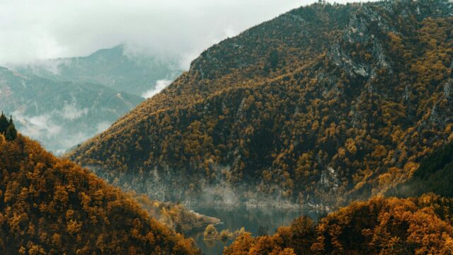 Breathtaking Autumn Mountain Valley Lake Scenery 4K Desktop Wallpaper