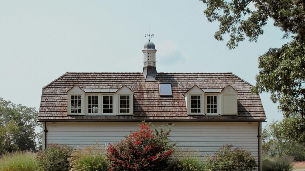 Classic White Country House with Cupola Desktop Wallpaper