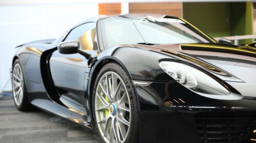 Sleek Black Porsche 918 Spyder Sports Car 4K Desktop Wallpaper