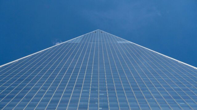One World Trade Center Low Angle Sky View 4K Desktop Wallpaper