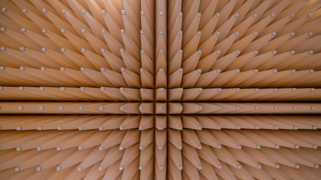 Abstract Geometric Spikes Pattern 4K Desktop Wallpaper