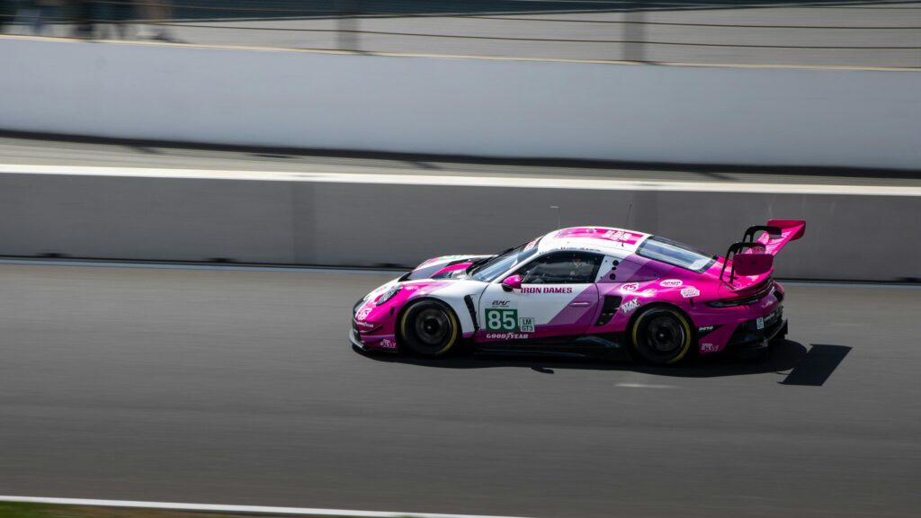 Iron Dames Porsche 911 GT3 Racing Car 4K Desktop Wallpaper