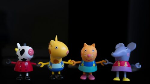 Cute Peppa Pig Friends Holding Hands Together Desktop Wallpaper