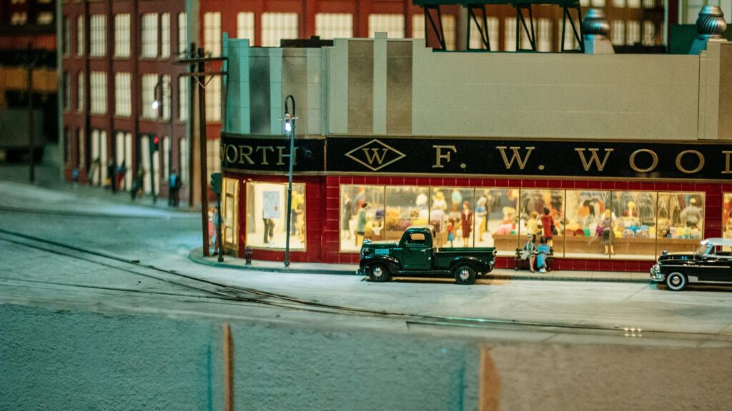 Vintage Miniature City Street Scene F.W. Woolworth Store PC Wallpaper