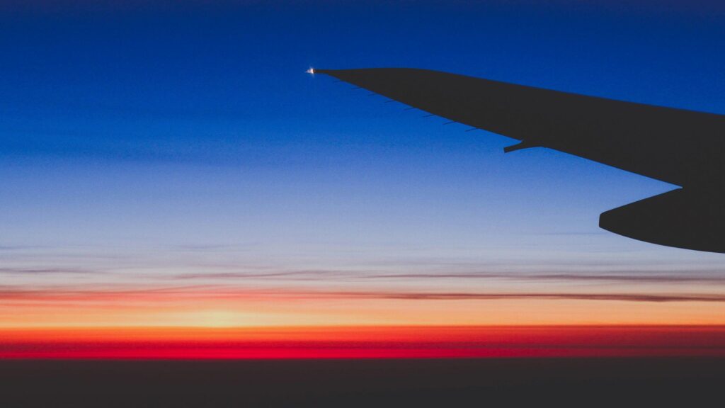 Stunning Airplane Wing Silhouette at Sunset 4K Wallpaper