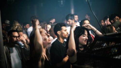 Vibrant Nightclub Dance Party Atmosphere High-Res 4K Wallpaper