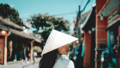 Beautiful Vietnamese Woman in Traditional Non La Hat 4K Desktop Wallpaper