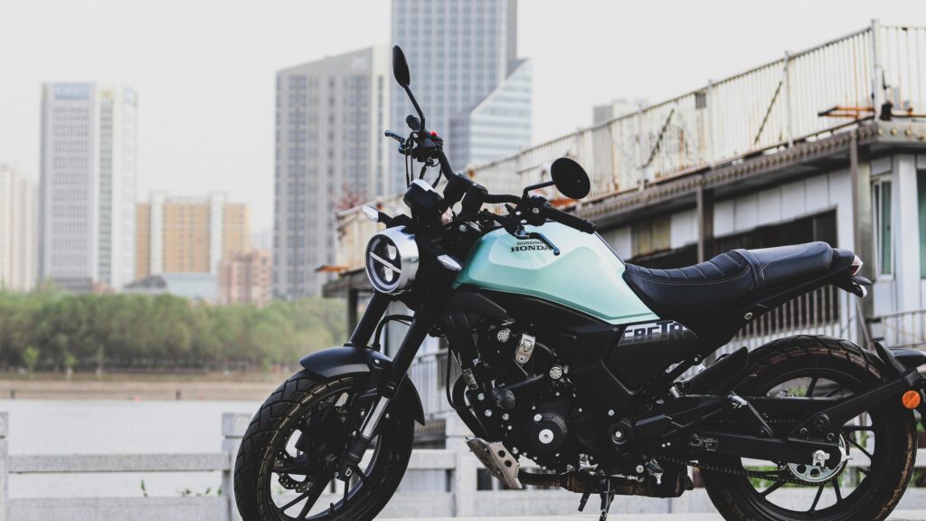 Sundiro Honda CB190TR Neo-Retro Motorcycle 4K Desktop Wallpaper
