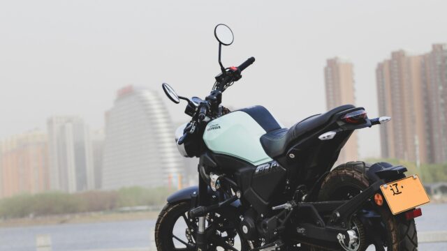 Sundiro Honda Motorcycle Urban Scenic 4K Desktop Wallpaper