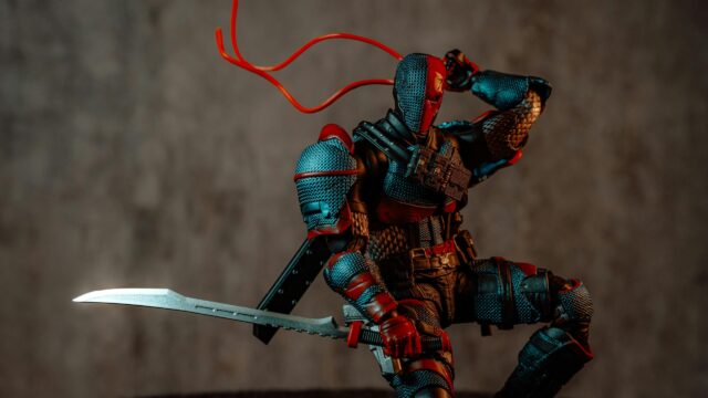 Action Figure Deathstroke Warrior Sword Stance 4K Desktop Wallpaper