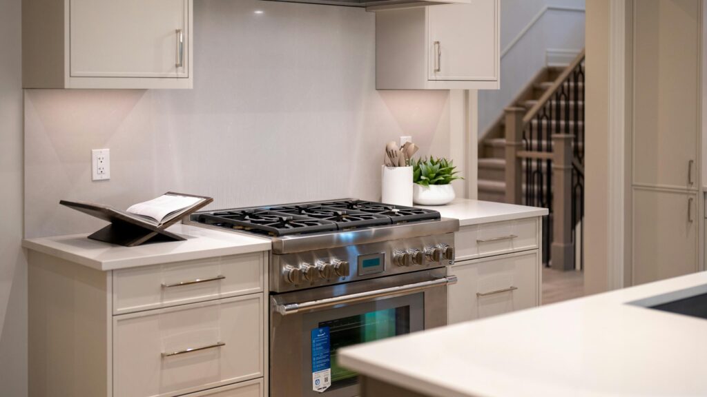 Modern Luxury Kitchen Stove Interior Design 4K Desktop Wallpaper