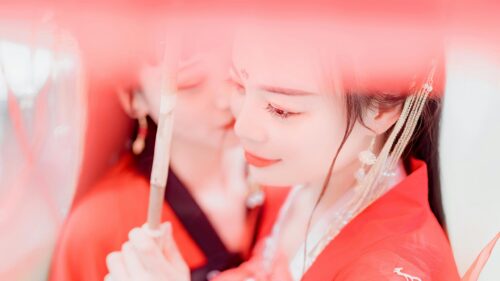 Beautiful Cosplay Woman in Red Traditional Chinese Hanfu 4K Wallpaper